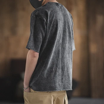 Erkek gevşek versiyonu yuvarlak boyun kısa kollu batik cep T-shirt koyu gri geleneksel ışçilik kısa kollu adam