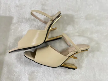 Yeni Tasarımcı Metal Topuk Podyum Vizon Hakiki Deri Sandalet Olgun Yüksek Topuk Peep Toe Terlik Slingback Bayanlar Ayakkabı Pompaları